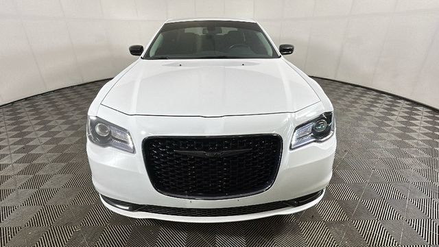Used 2021 Chrysler 300 Touring w/ Sport Appearance Package RWD image 7