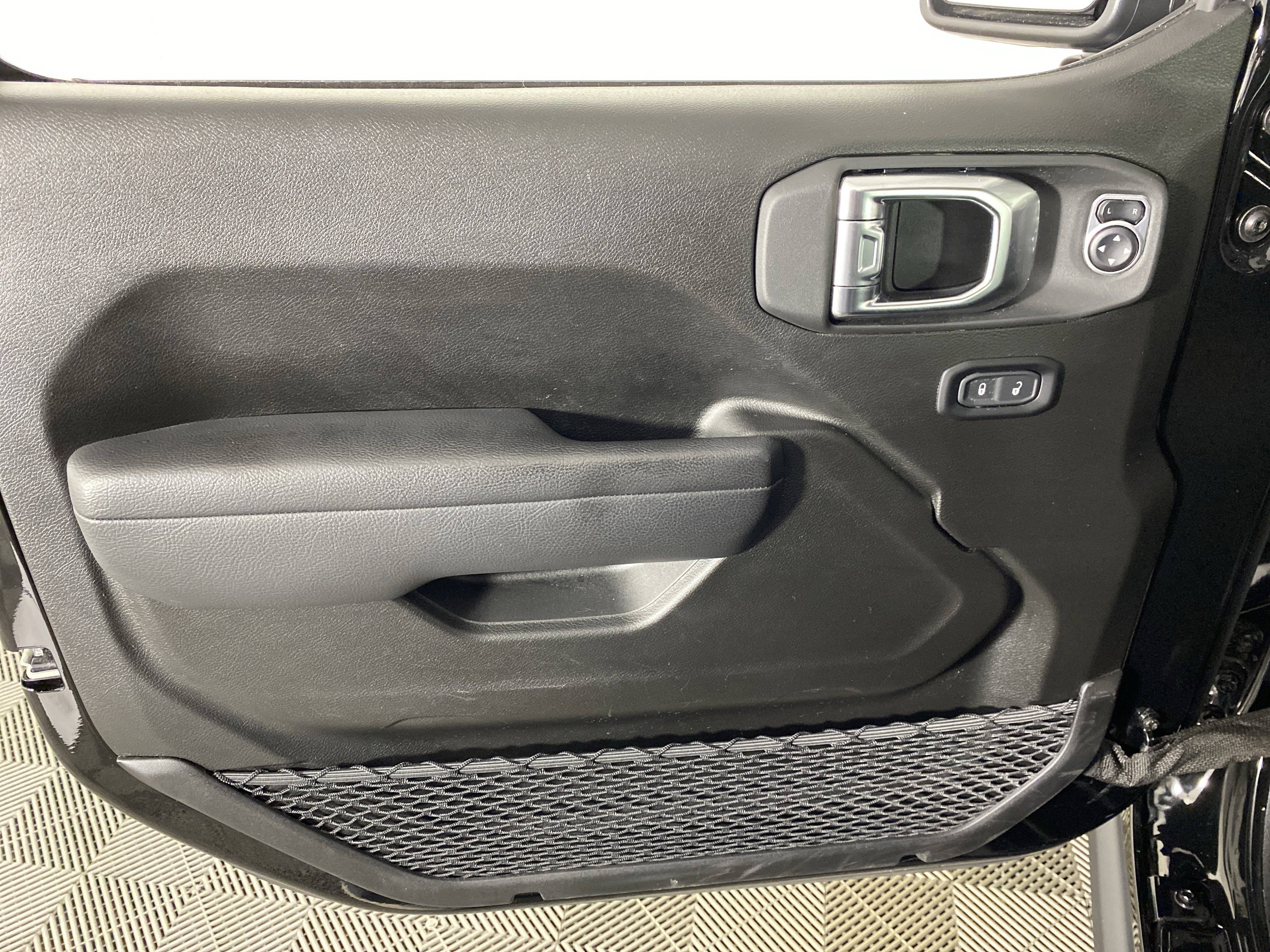 Used 2025 Jeep Wrangler Willys image 12