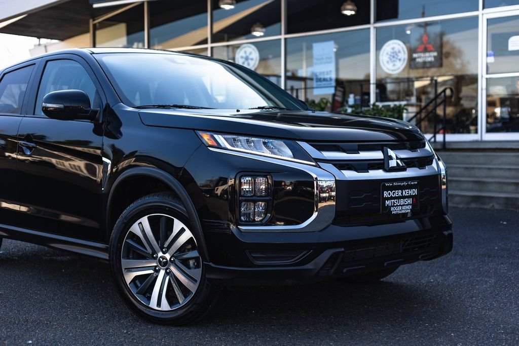 Used 2024 Mitsubishi Outlander Sport SE AWD/4WD image 3