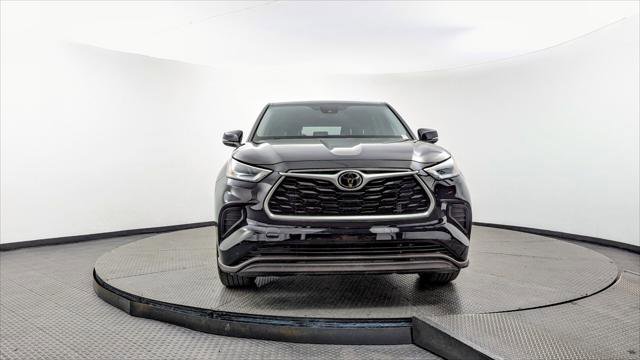 Used 2021 Toyota Highlander L image 12