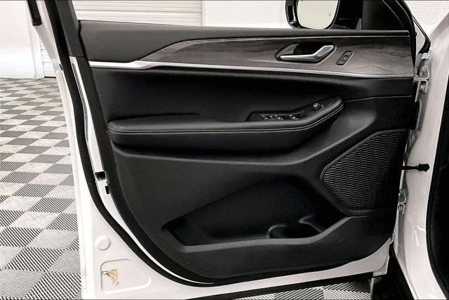 Used 2024 Jeep Grand Cherokee Limited w/ Luxury Tech Group II image 22