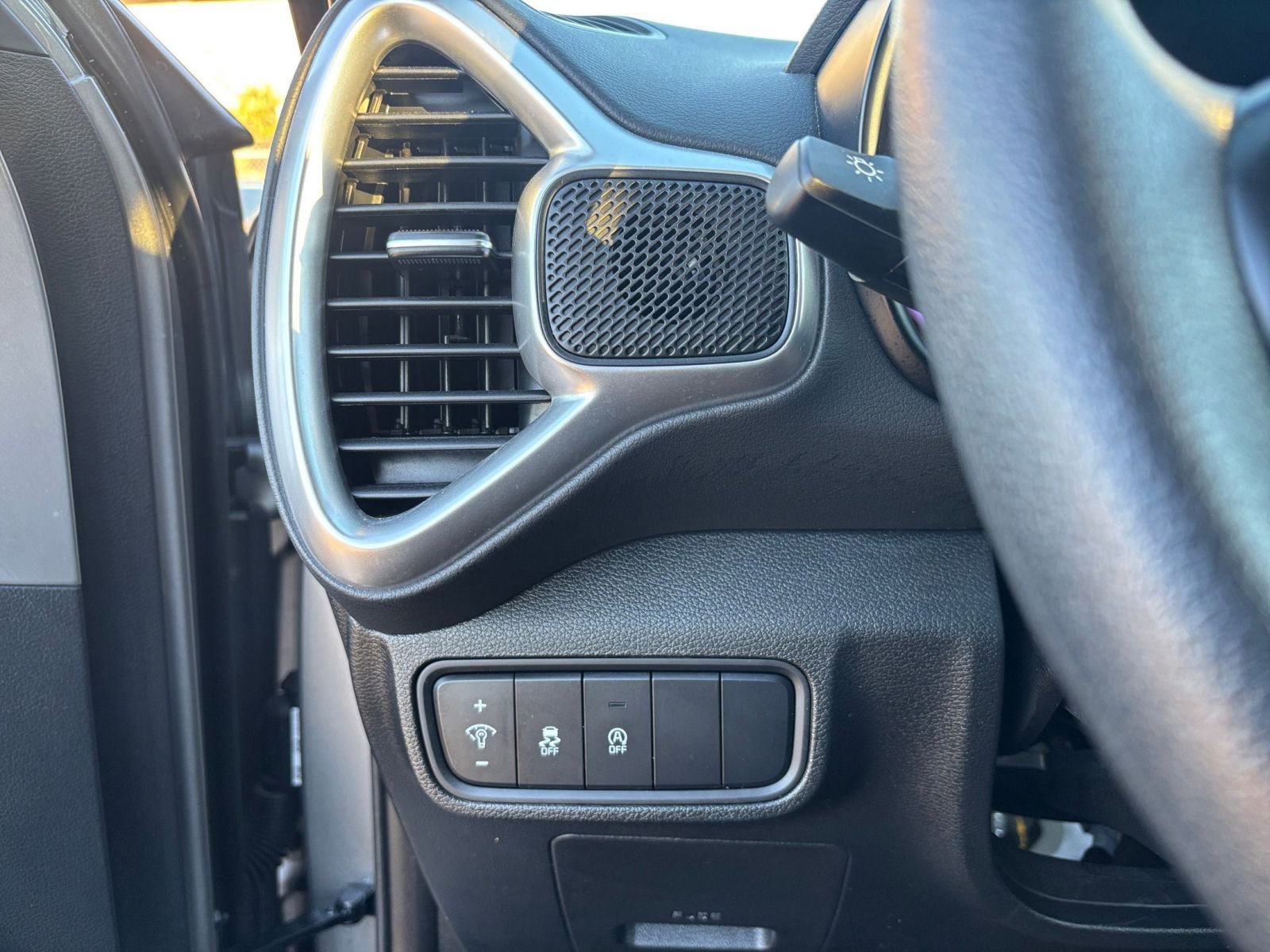 Used 2025 Kia Soul LX w/ LX Technology Package image 32