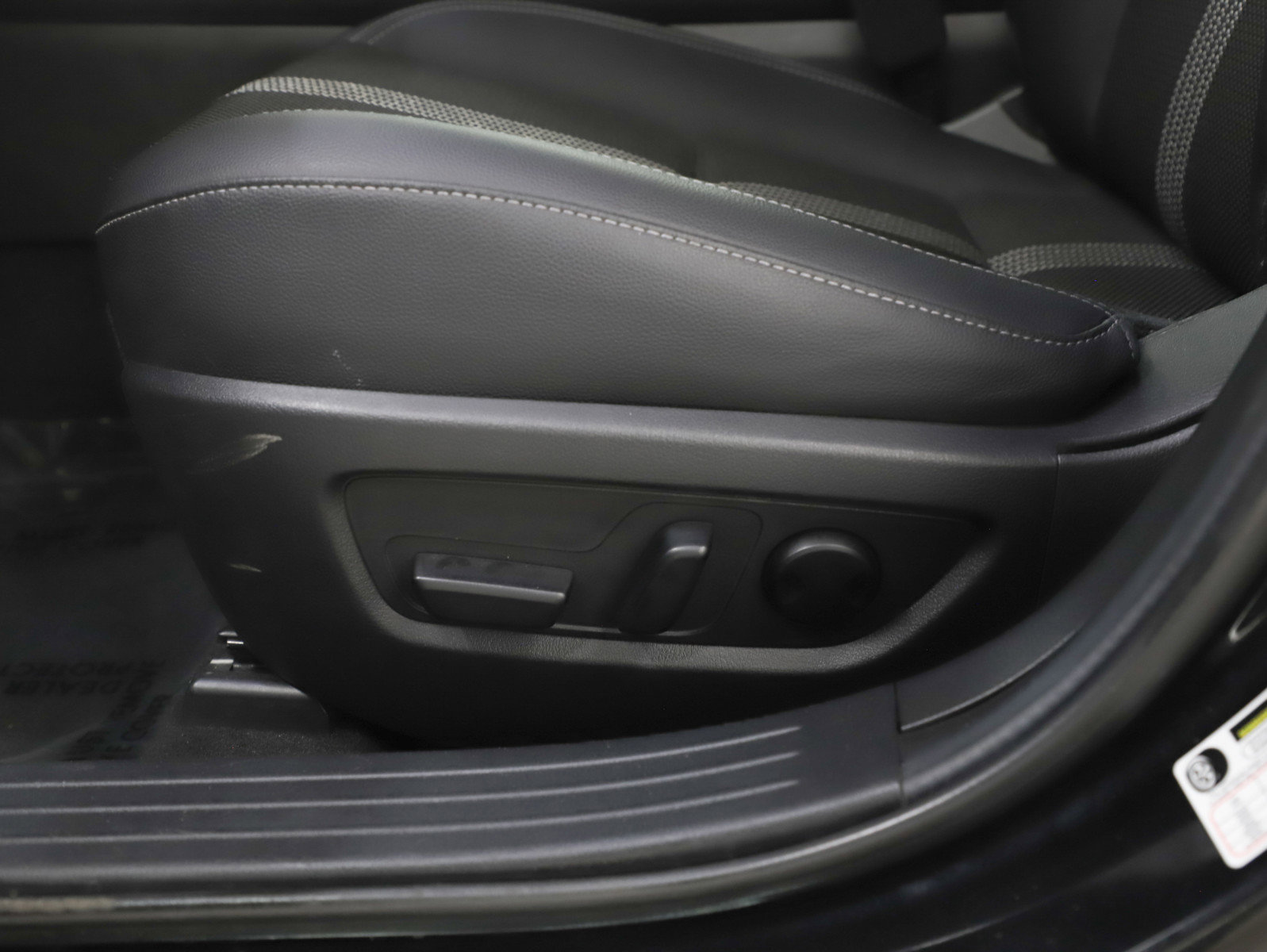 Used 2025 MAZDA CX-50 AWD 2.5 S w/ Preferred Package image 22