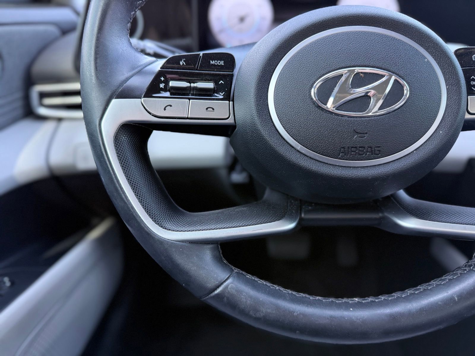 Used 2023 Hyundai Elantra Limited w/ Cargo Package FWD image 25