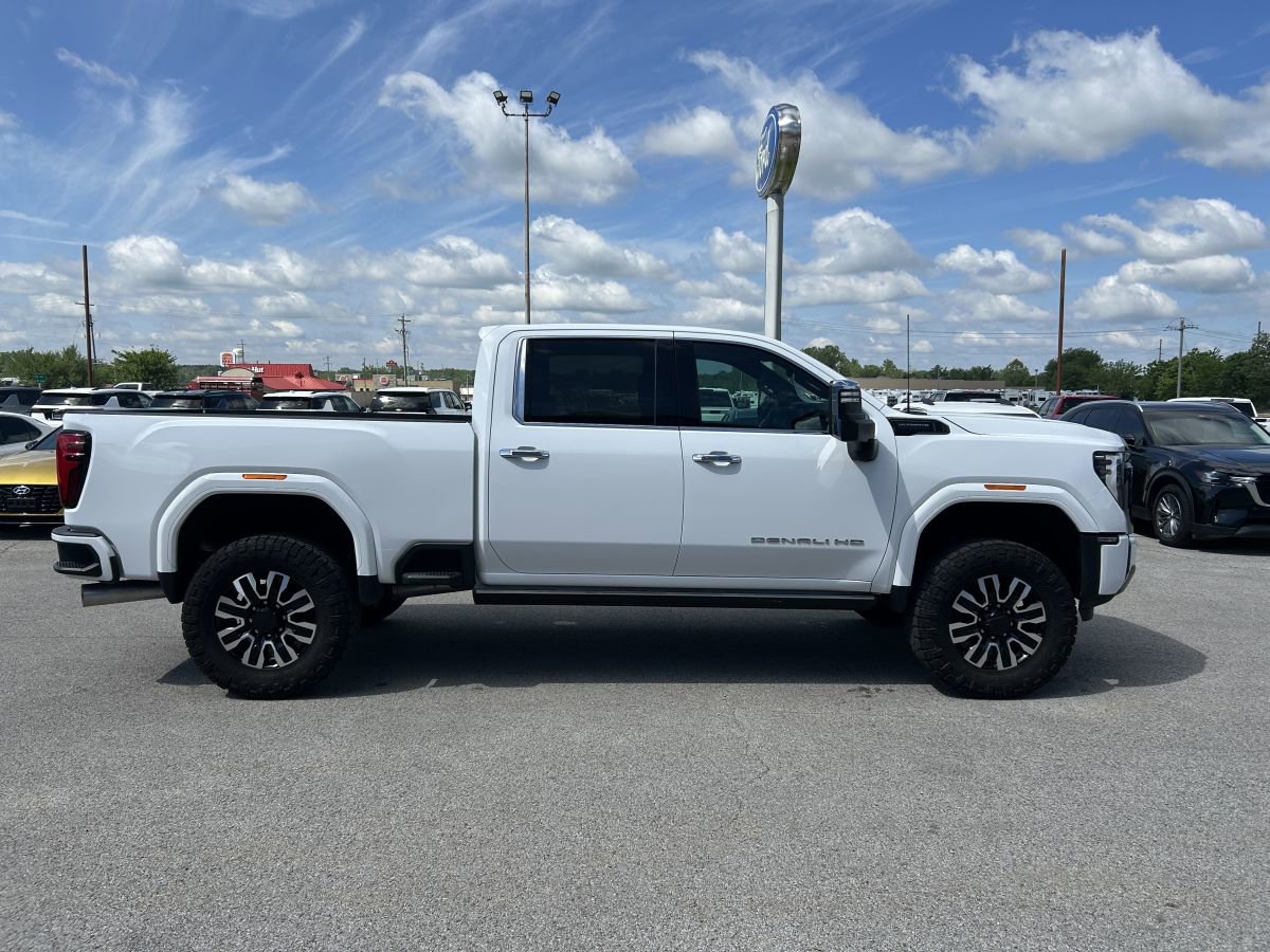 Used 2024 GMC Sierra 2500 Denali Ultimate AWD/4WD image 4