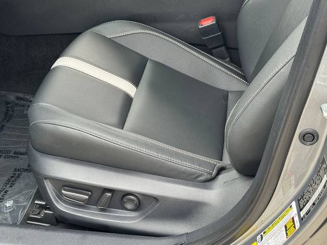Used 2025 Toyota Camry SE FWD image 12