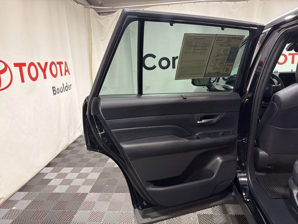 Used 2024 Toyota Grand Highlander AWD Hybrid image 18
