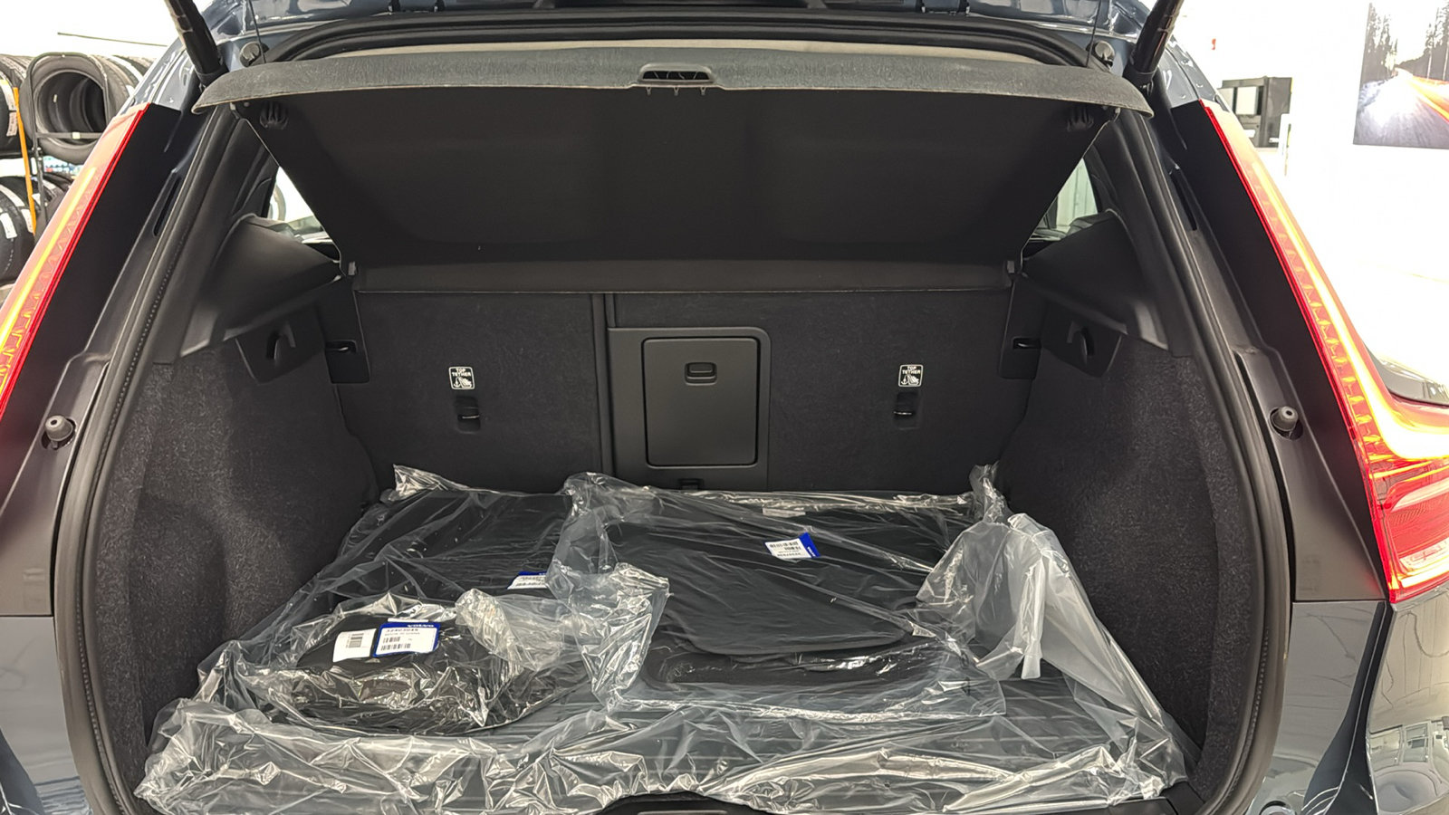New 2026 Volvo XC40 B5 Core w/ Protection Package Premier AWD/4WD image 29