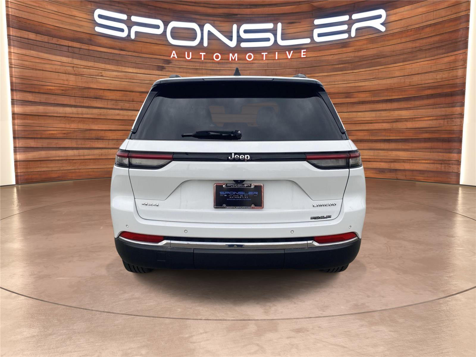 Used 2022 Jeep Grand Cherokee Laredo w/ Luxury Tech Group I image 6