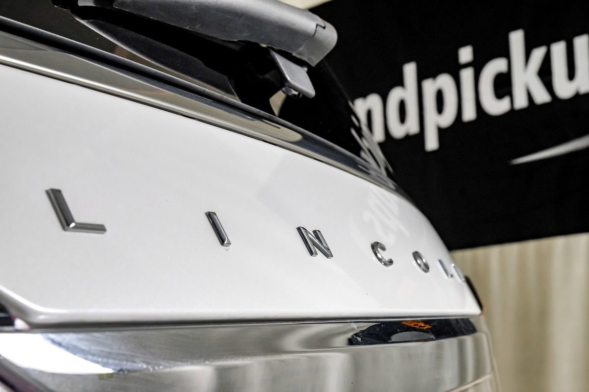 Used 2020 Lincoln Navigator L Reserve w/ Equipment Group 208A Reserve image 47