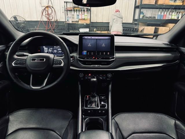 Used 2025 Jeep Compass Trailhawk w/ Trailhawk Elite Group image 23