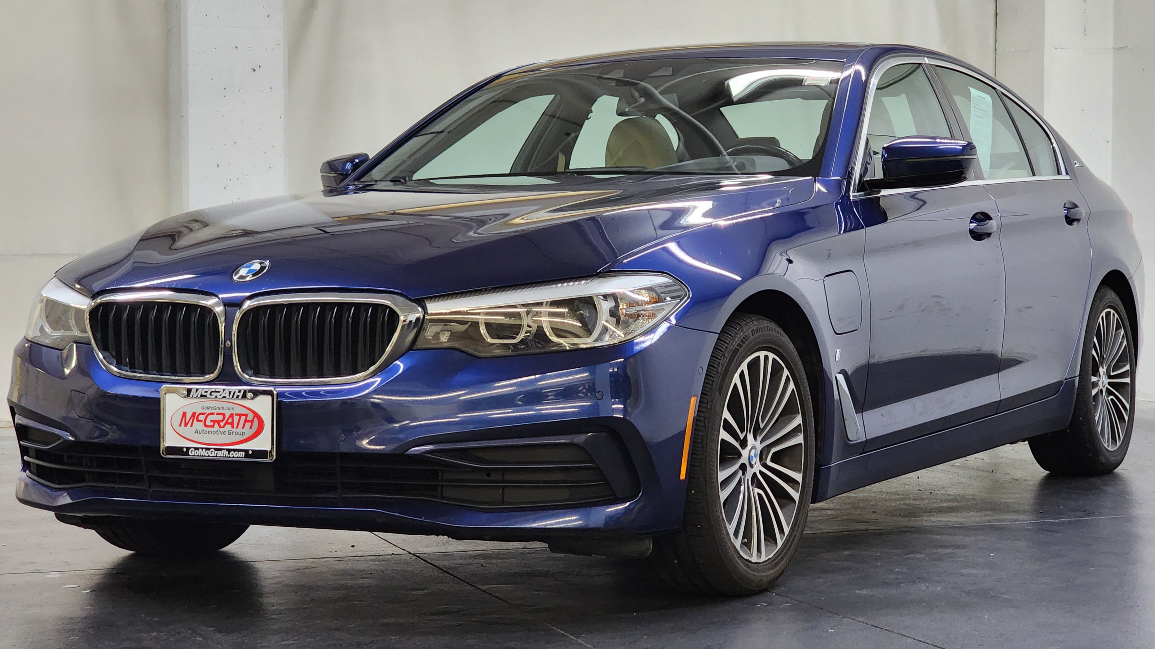 Used 2019 BMW 530e xDrive w/ Premium Package AWD/4WD image 11