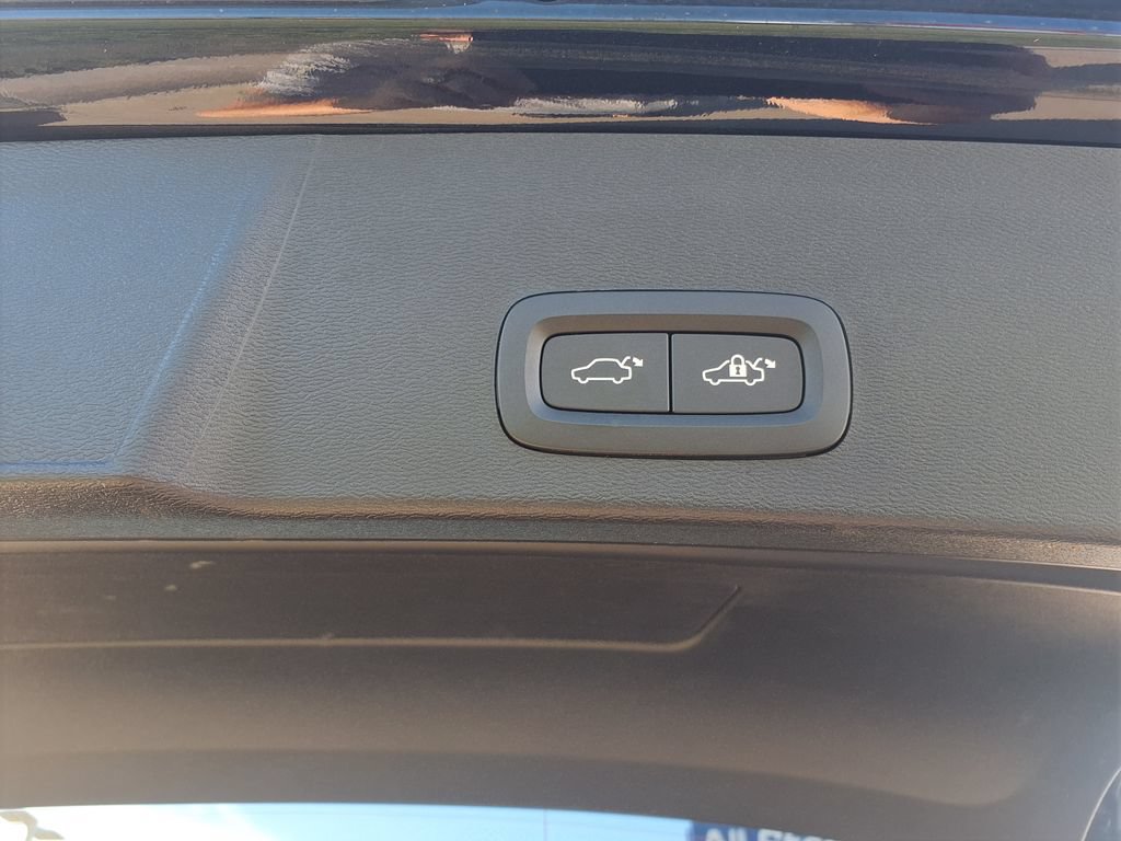Certified 2023 Volvo XC40 B5 Plus w/ Climate Package AWD/4WD image 12