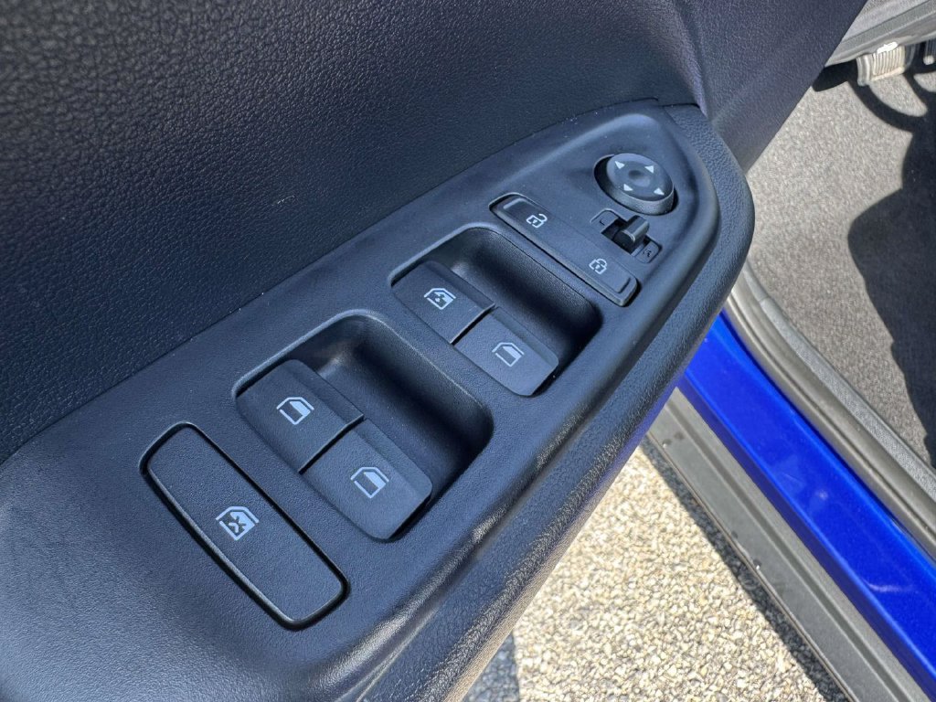 Used 2026 Hyundai Venue SEL FWD image 19