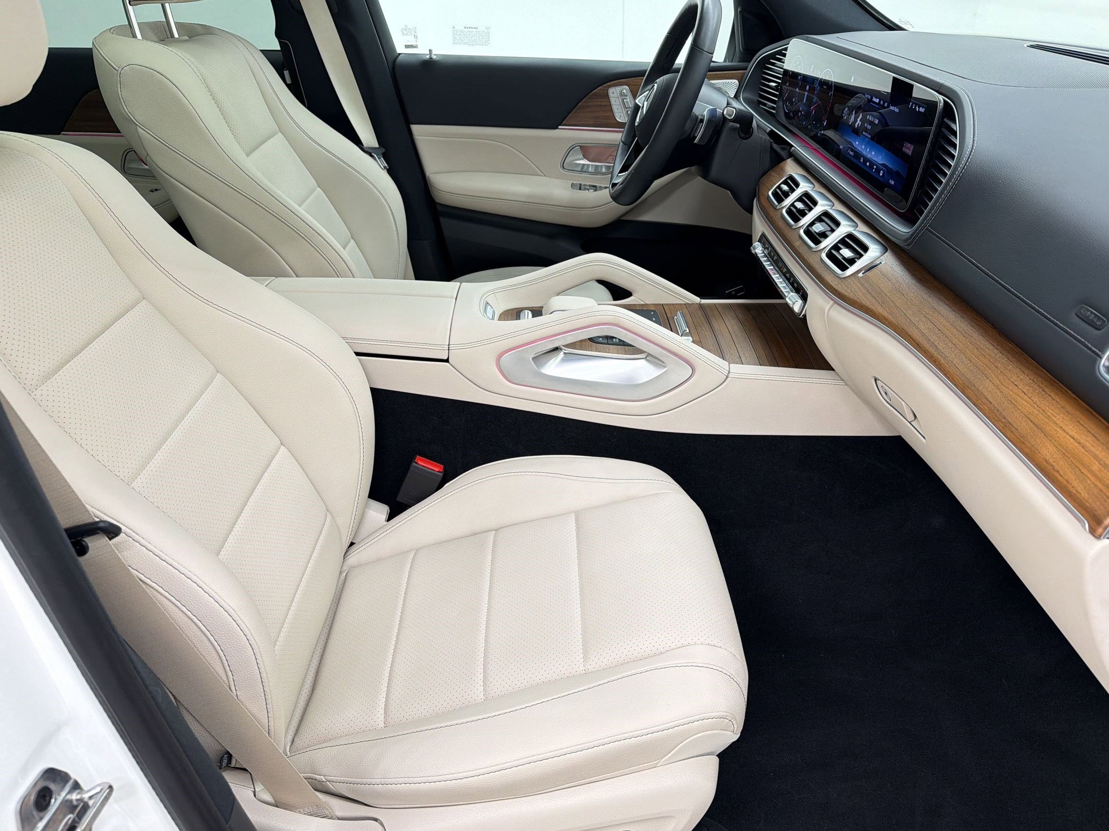Used 2025 Mercedes-Benz GLS 450 4MATIC image 29