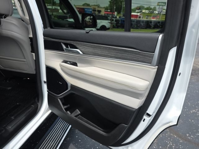Used 2024 Jeep Wagoneer Series III w/ Premium Group I AWD/4WD image 50