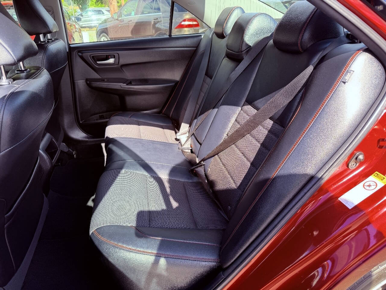 Used 2016 Toyota Camry SE FWD image 17