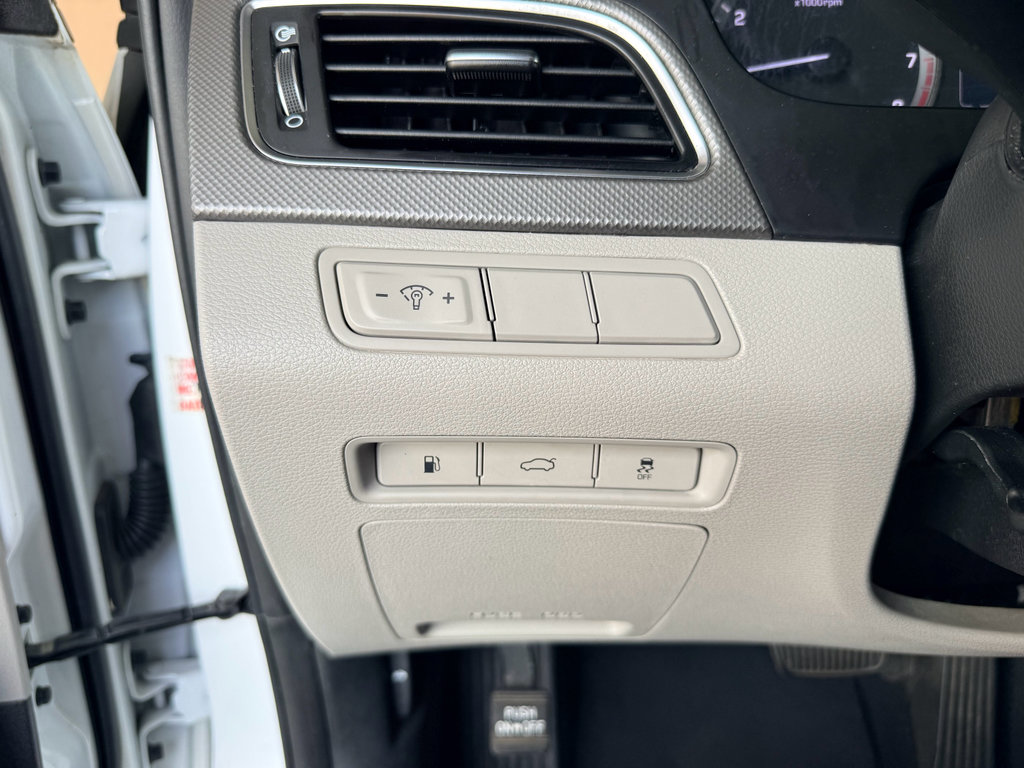 Used 2017 Hyundai Sonata SE FWD image 16