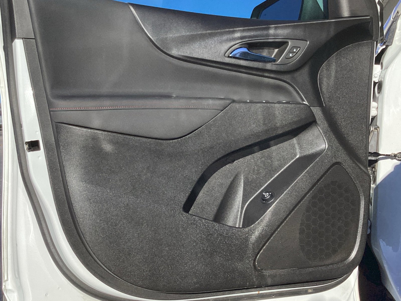 Used 2023 Chevrolet Equinox RS image 33