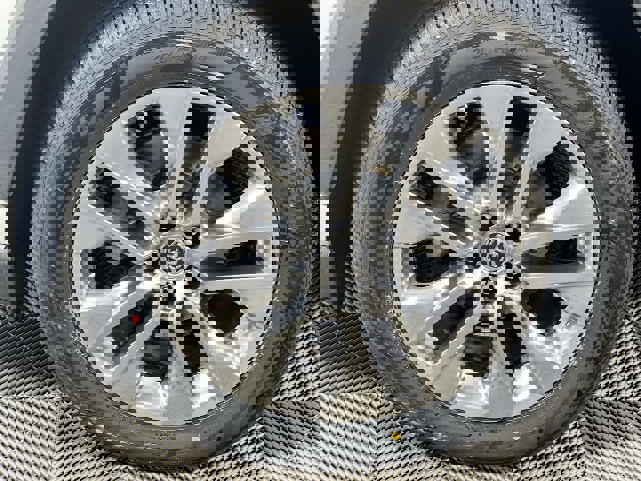 Used 2019 Toyota RAV4 XLE Premium image 10