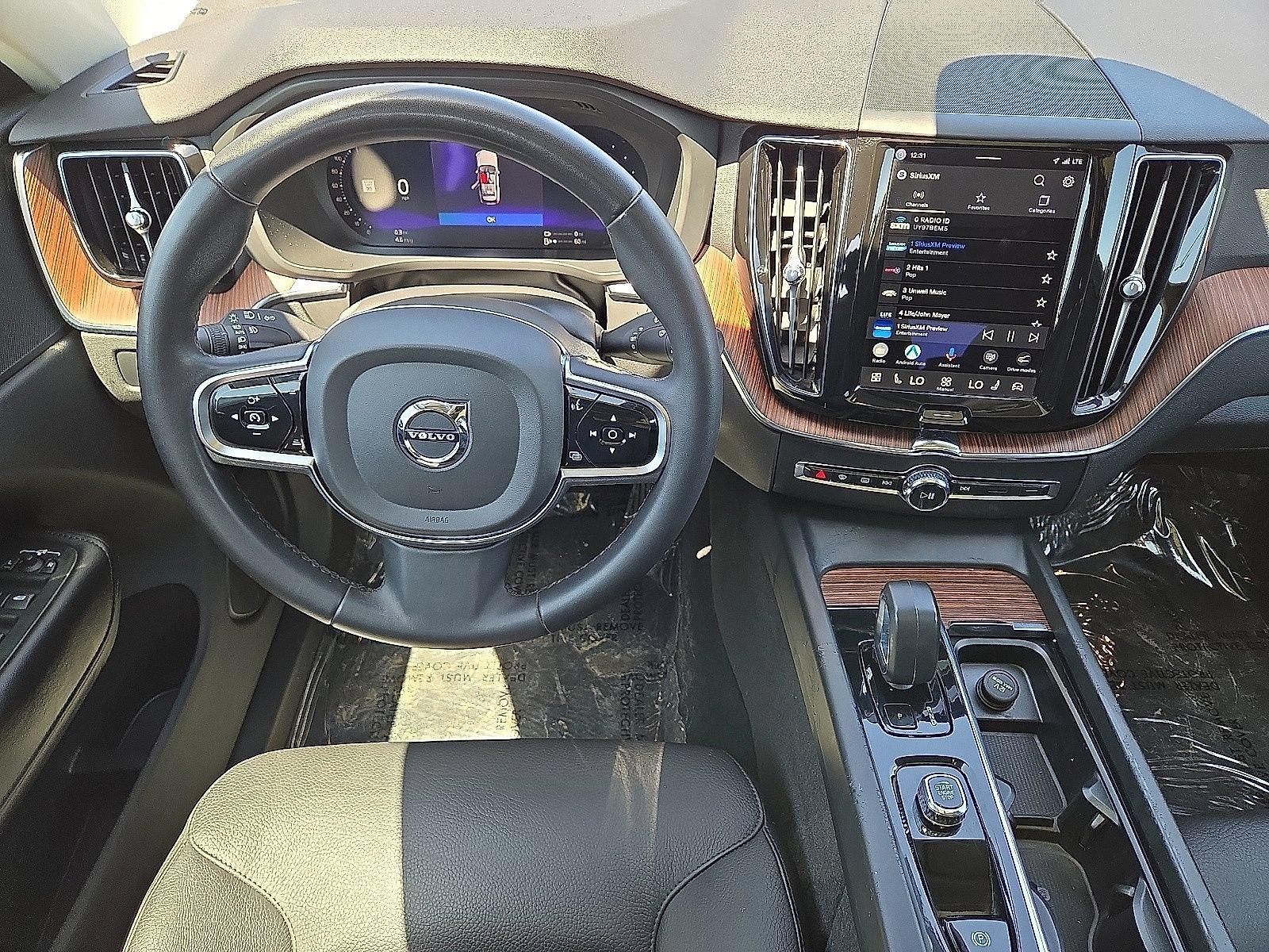 Used 2023 Volvo XC60 T8 Plus AWD/4WD image 18