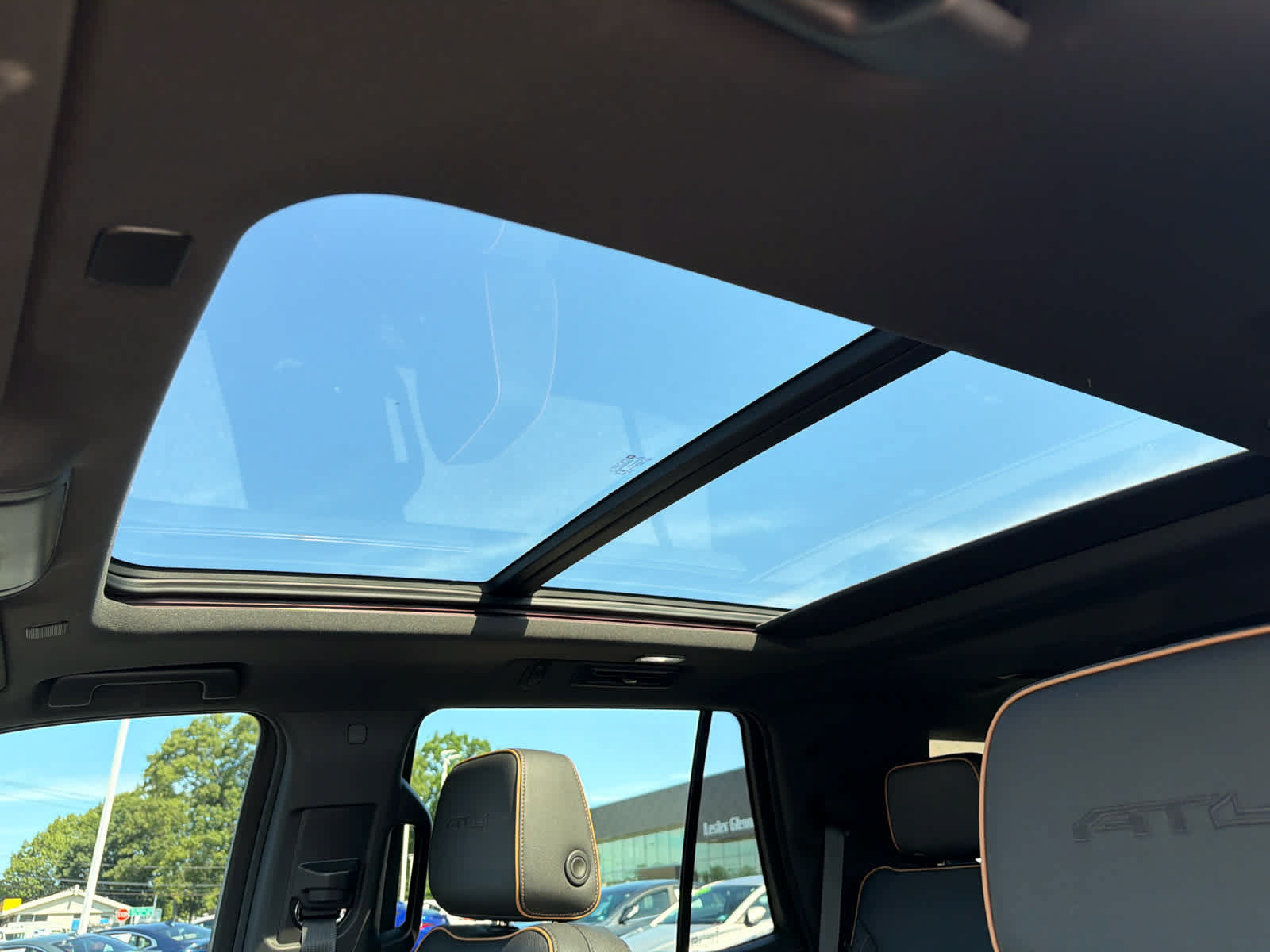 Certified 2022 GMC Yukon AT4 w/ Technology Package AWD/4WD image 11