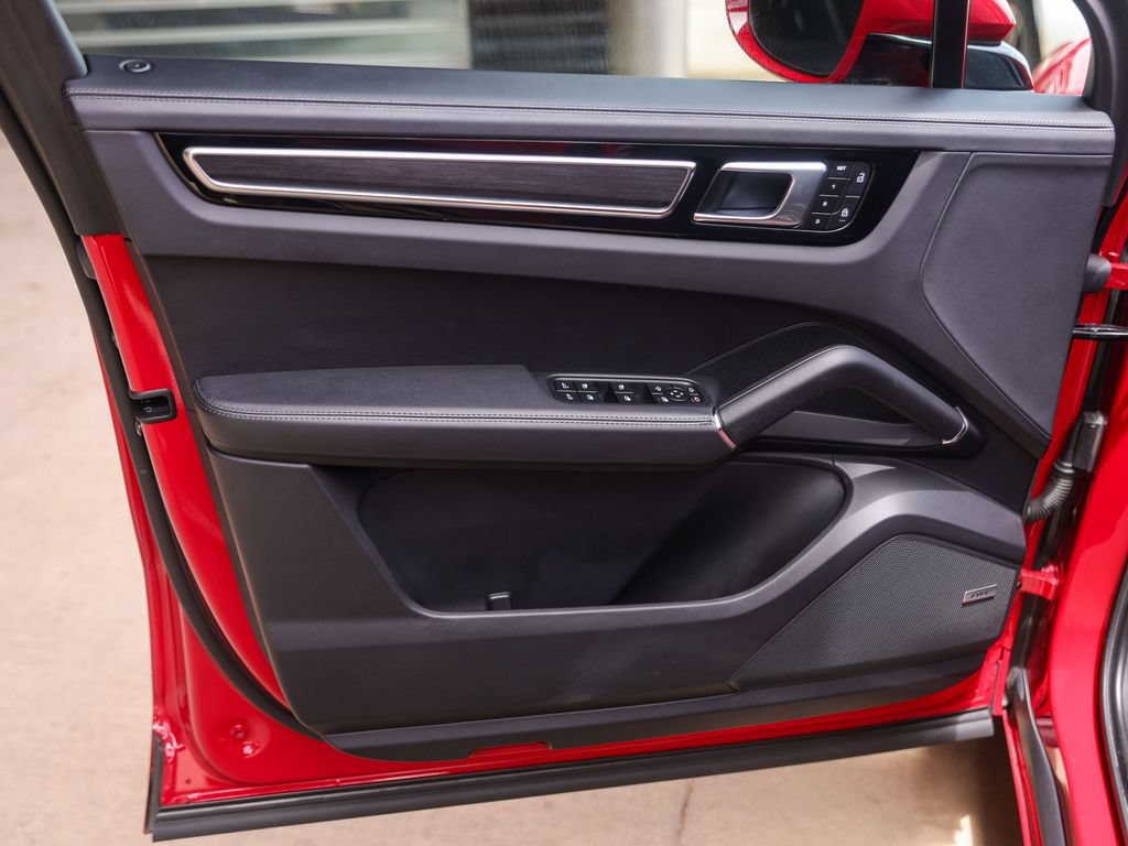 Certified 2023 Porsche Cayenne GTS AWD/4WD image 32