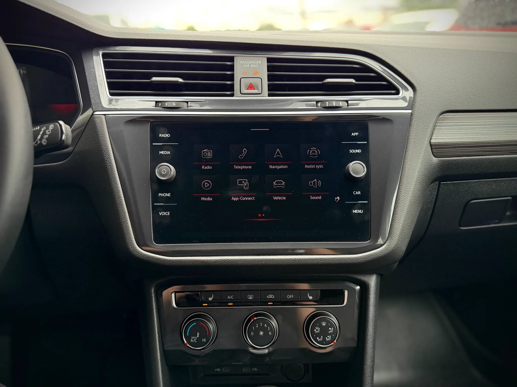Used 2024 Volkswagen Tiguan SE AWD/4WD image 12