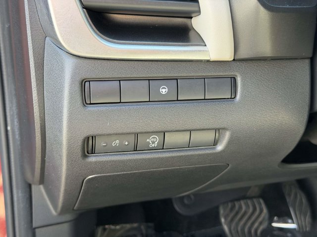 Used 2023 Nissan Rogue SV AWD/4WD image 25