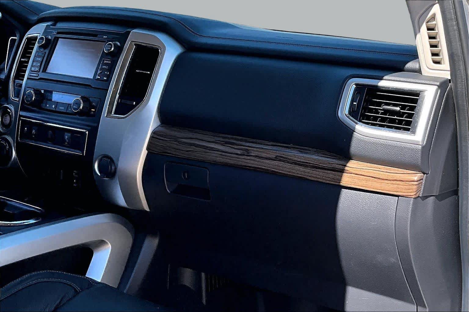 Used 2017 Nissan Titan SL AWD/4WD image 18