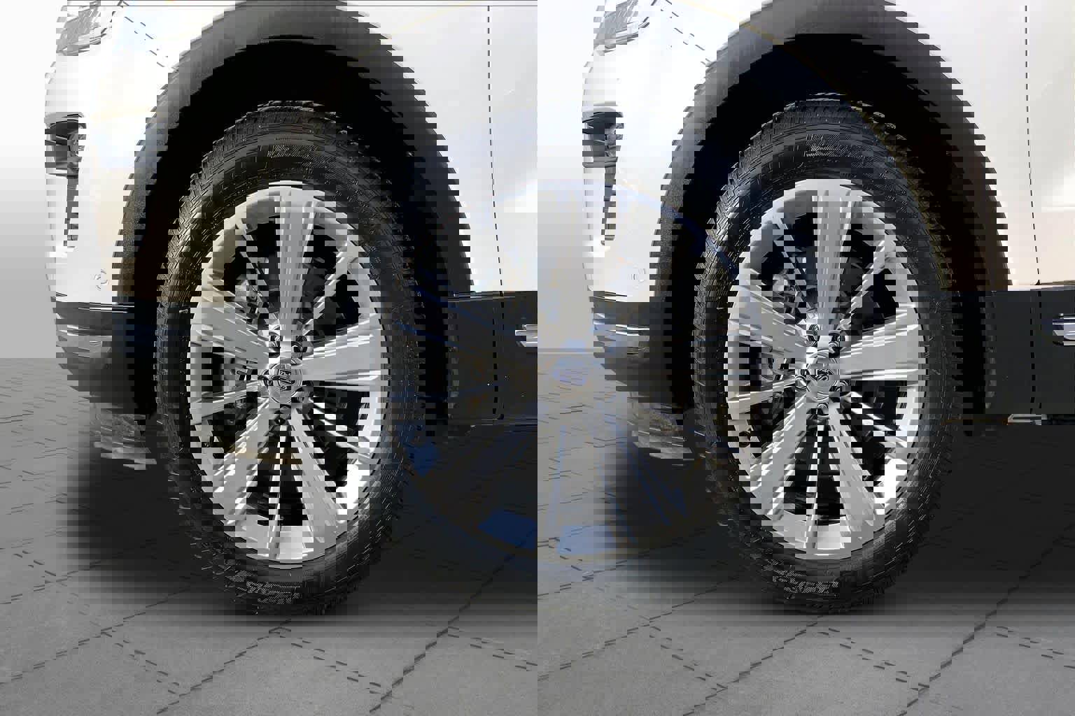 Used 2018 Ford Explorer Limited w/ Equipment Group 301A image 11