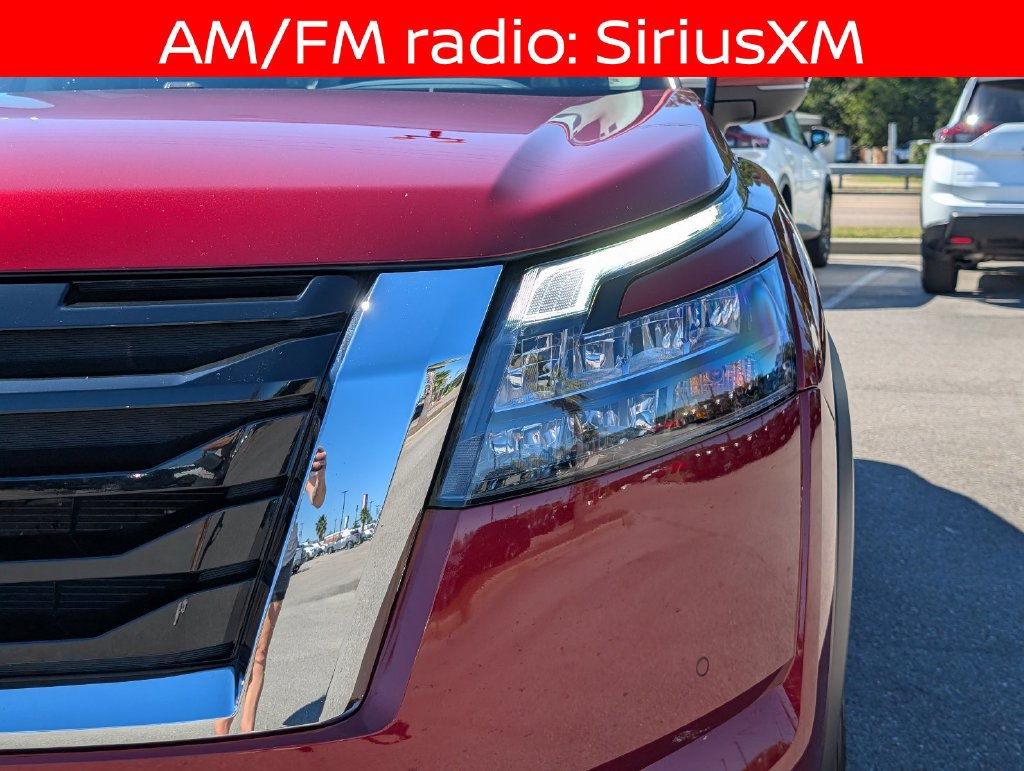 Used 2025 Nissan Pathfinder SL FWD image 12