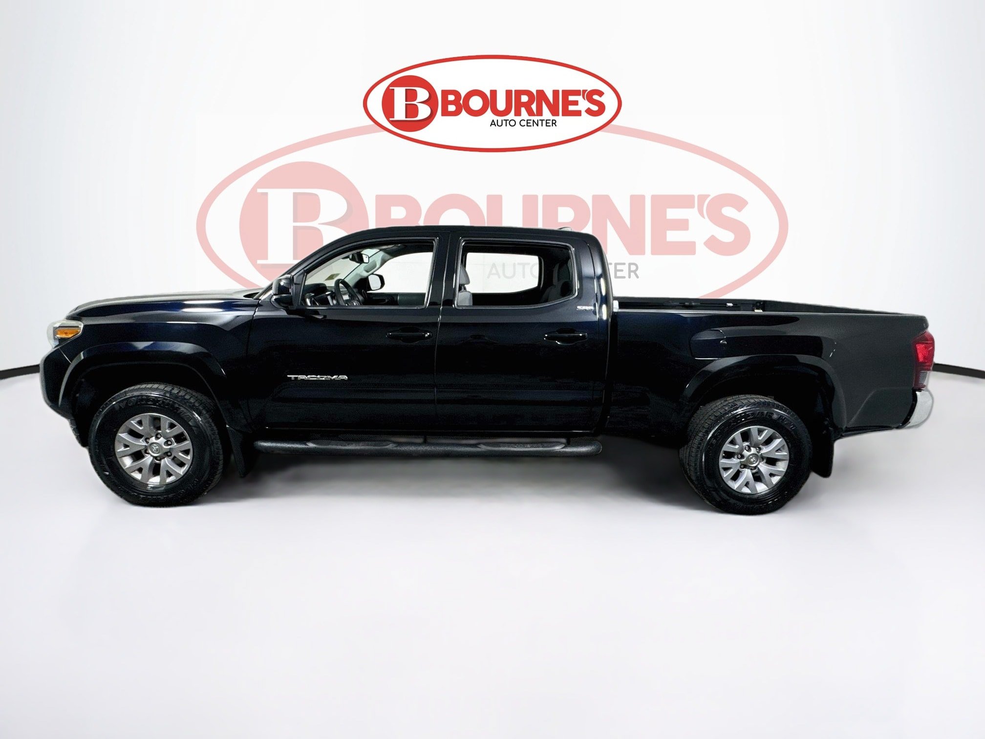Used 2018 Toyota Tacoma SR5 AWD/4WD image 6
