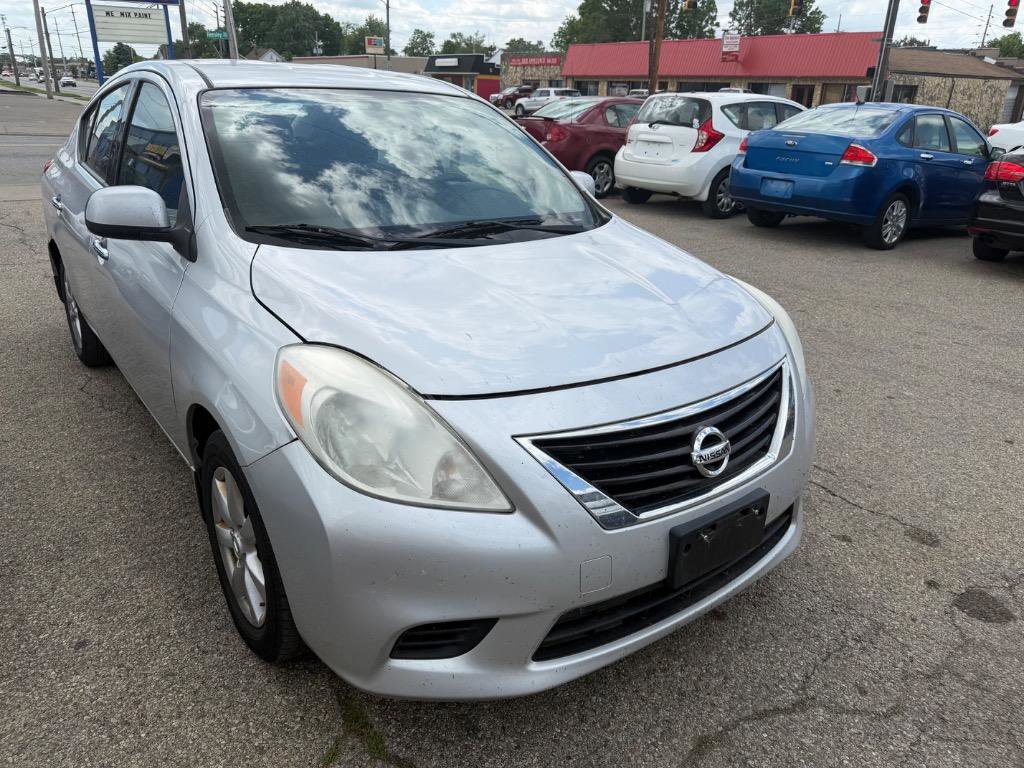 Used 2014 Nissan Versa SV w/ Convenience Package FWD image 3