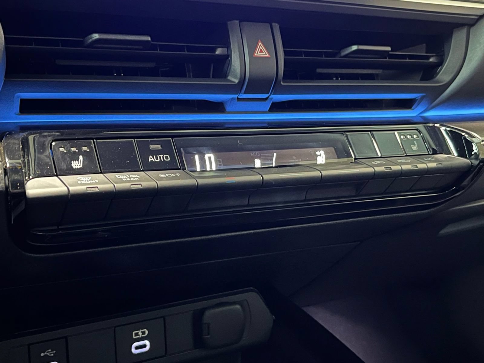 New 2026 Toyota Prius Plug-In Hybrid FWD image 23