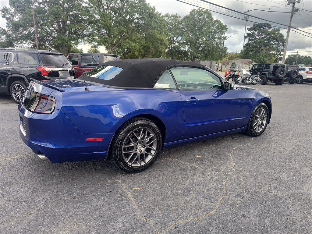 Used 2013 Ford Mustang Premium image 5