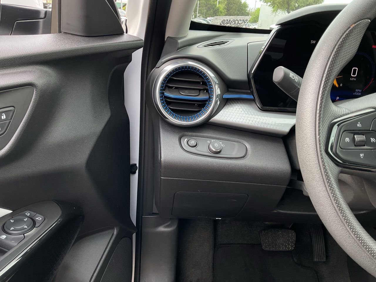 Used 2025 Chevrolet Trax LT image 25