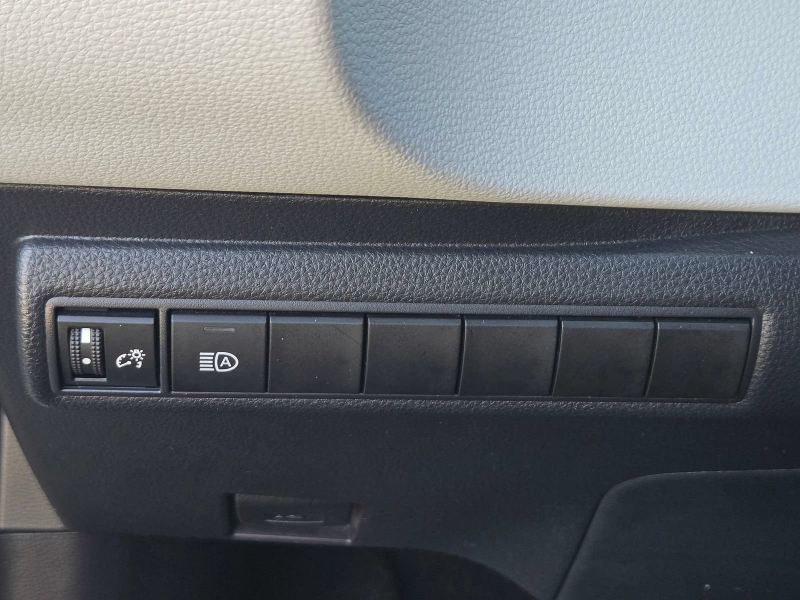 Used 2022 Toyota Corolla SE FWD image 20