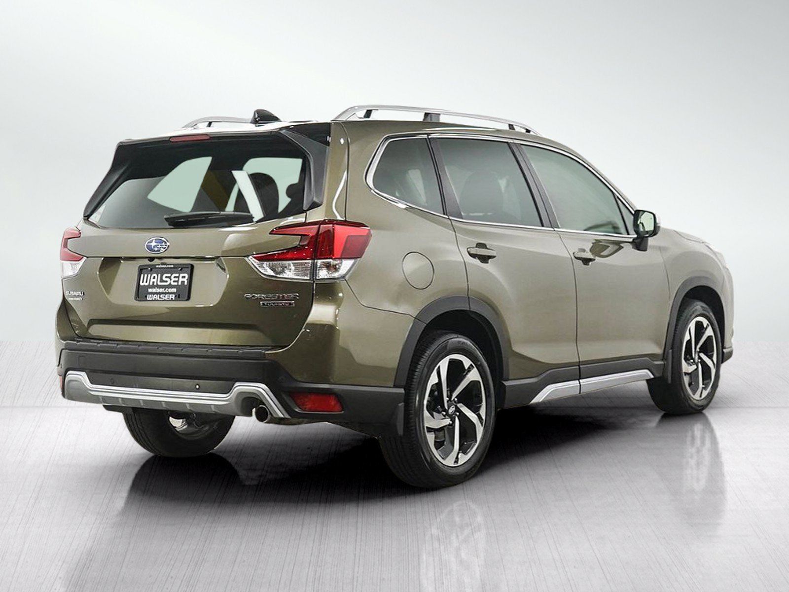 Used 2024 Subaru Forester Touring w/ Pop Package 2 AWD/4WD image 5