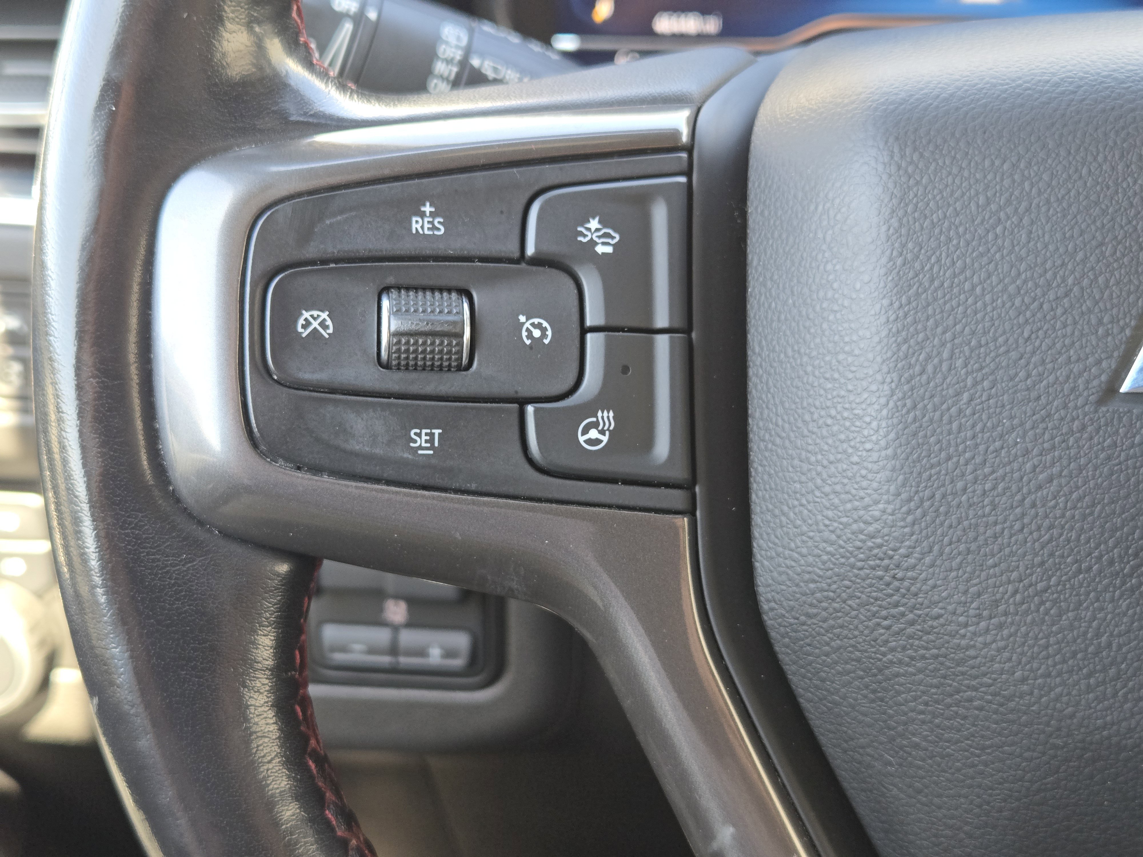 Used 2022 Chevrolet Suburban RST w/ Sport Performance Package AWD/4WD image 31