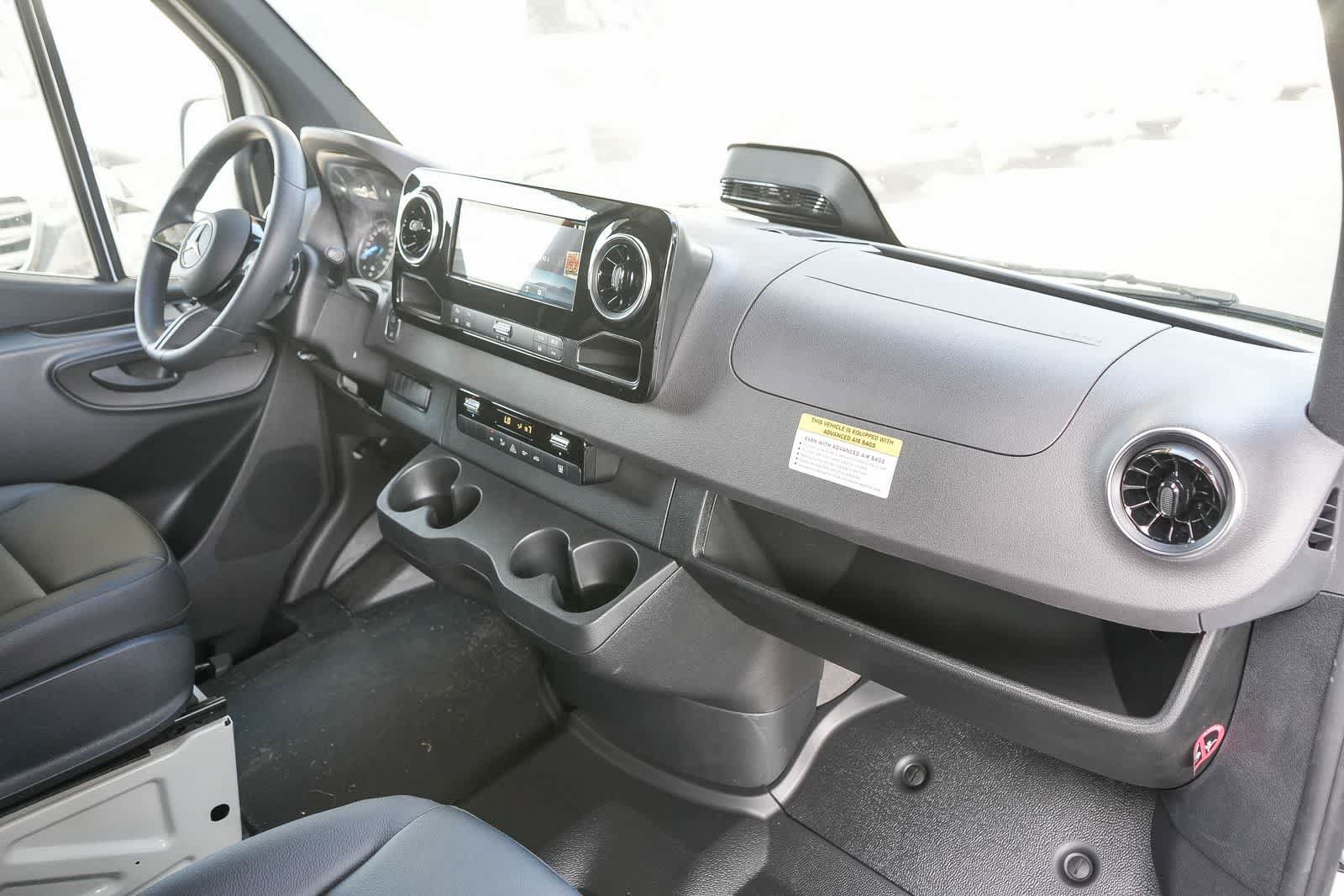 New 2025 Mercedes-Benz eSprinter 170 Cargo image 14