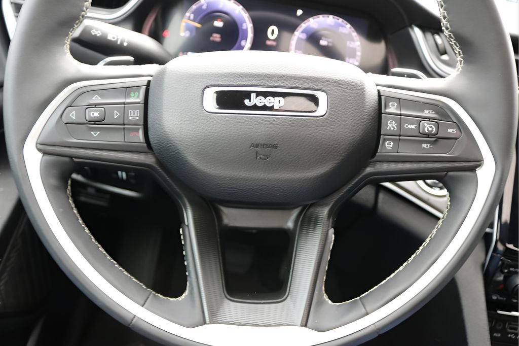 Used 2024 Jeep Grand Cherokee L Altitude AWD/4WD image 23