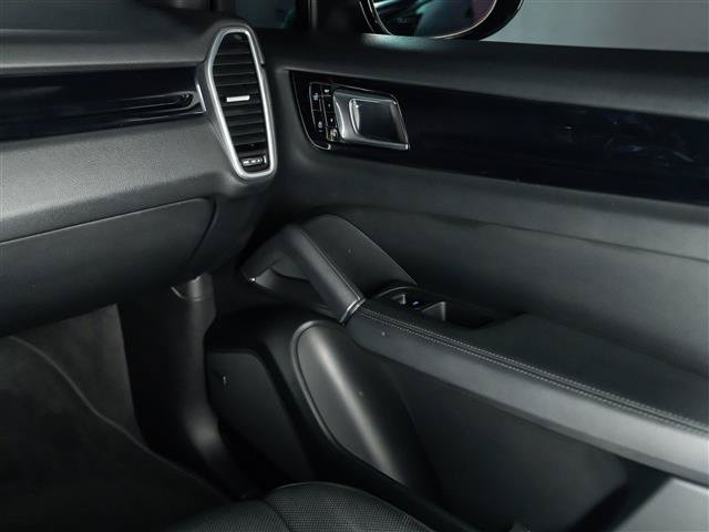 Certified 2020 Porsche Cayenne Coupe AWD/4WD image 31
