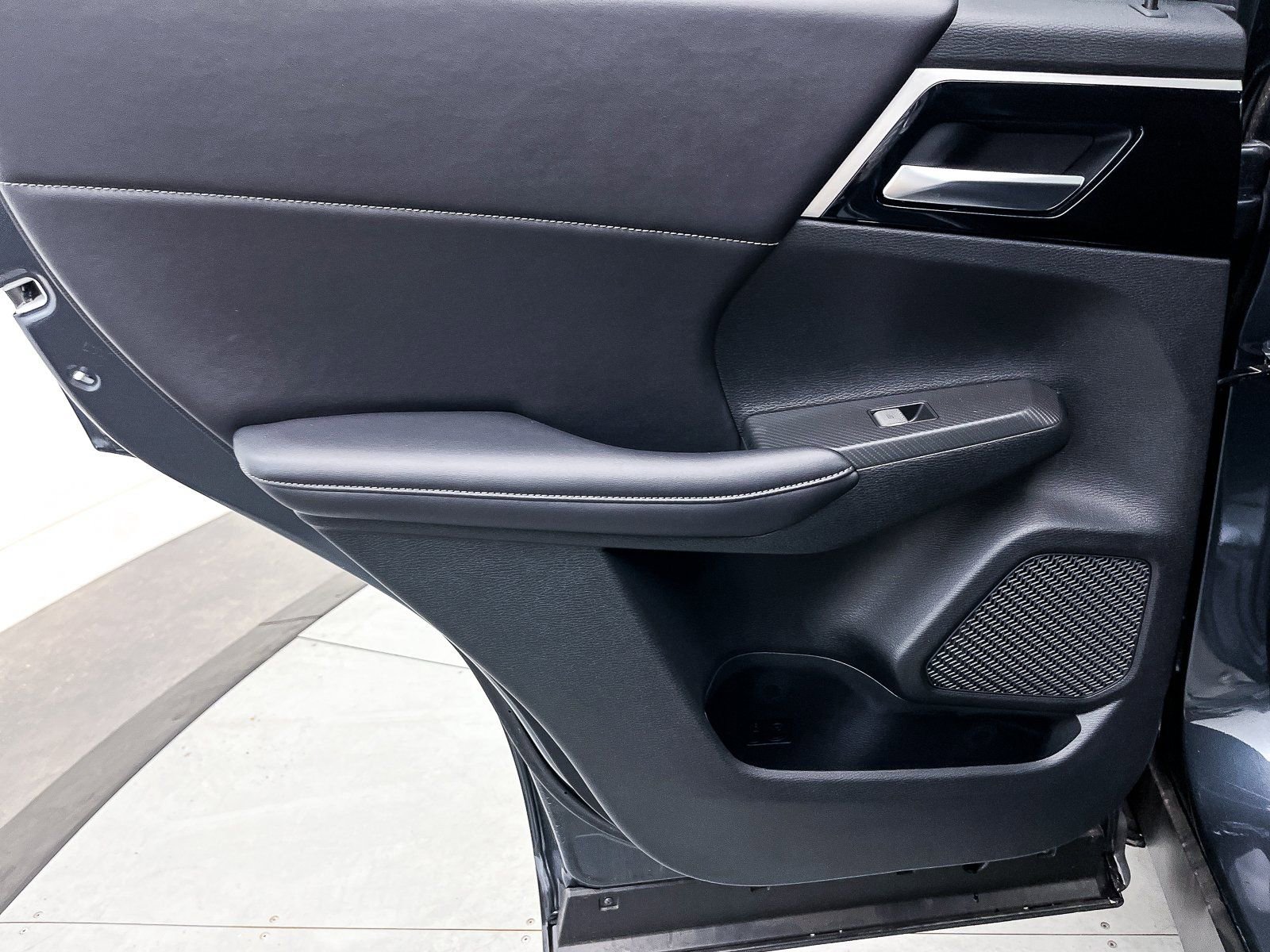 New 2025 Mitsubishi Outlander SE image 24