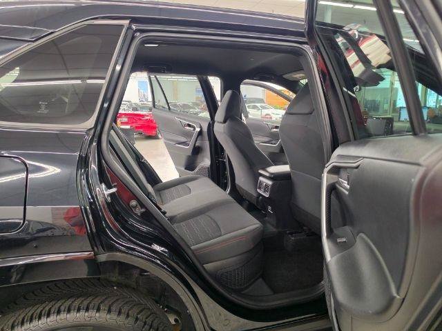 Used 2022 Toyota RAV4 SE AWD/4WD image 11