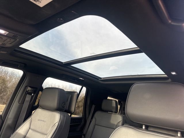 Used 2023 GMC Yukon Denali w/ Denali Reserve Package image 24