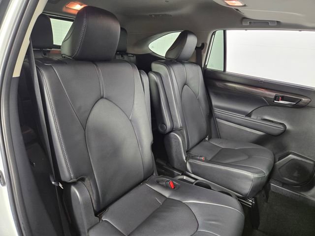 Used 2025 Toyota Highlander Limited image 17