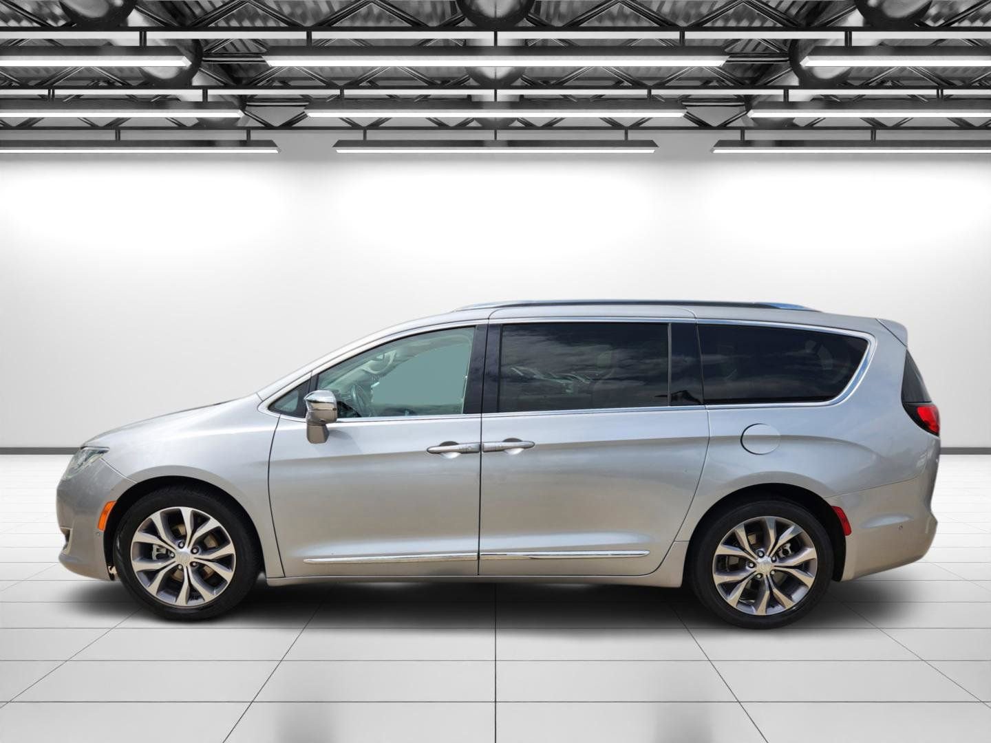 Used 2019 Chrysler Pacifica Limited w/ Tire & Wheel Group image 6