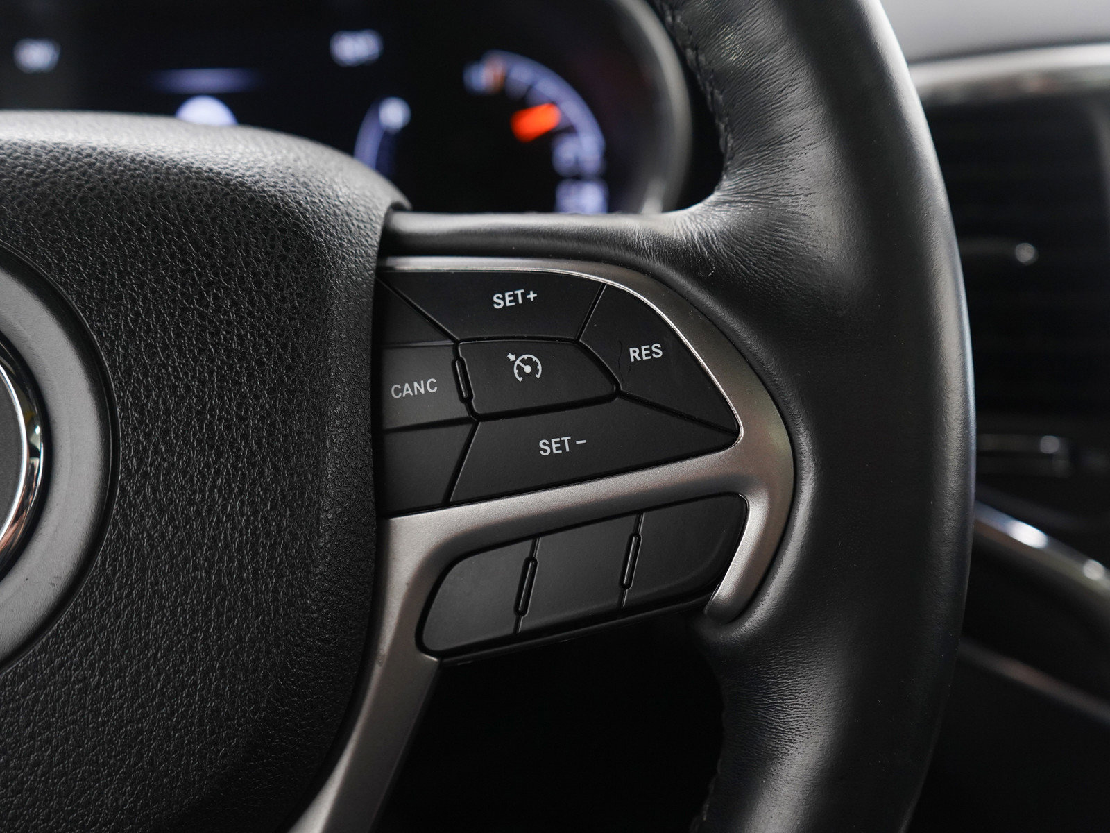 Used 2018 Jeep Grand Cherokee Overland image 28