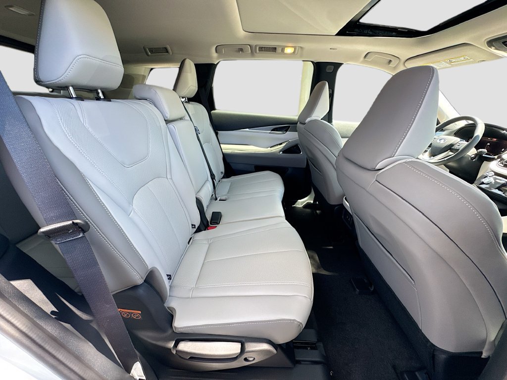 Used 2027 INFINITI QX60 Luxe w/ Cargo Package FWD image 31